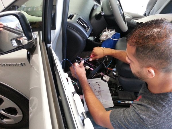 Insalling-a-tracker-in-the-dash_d600